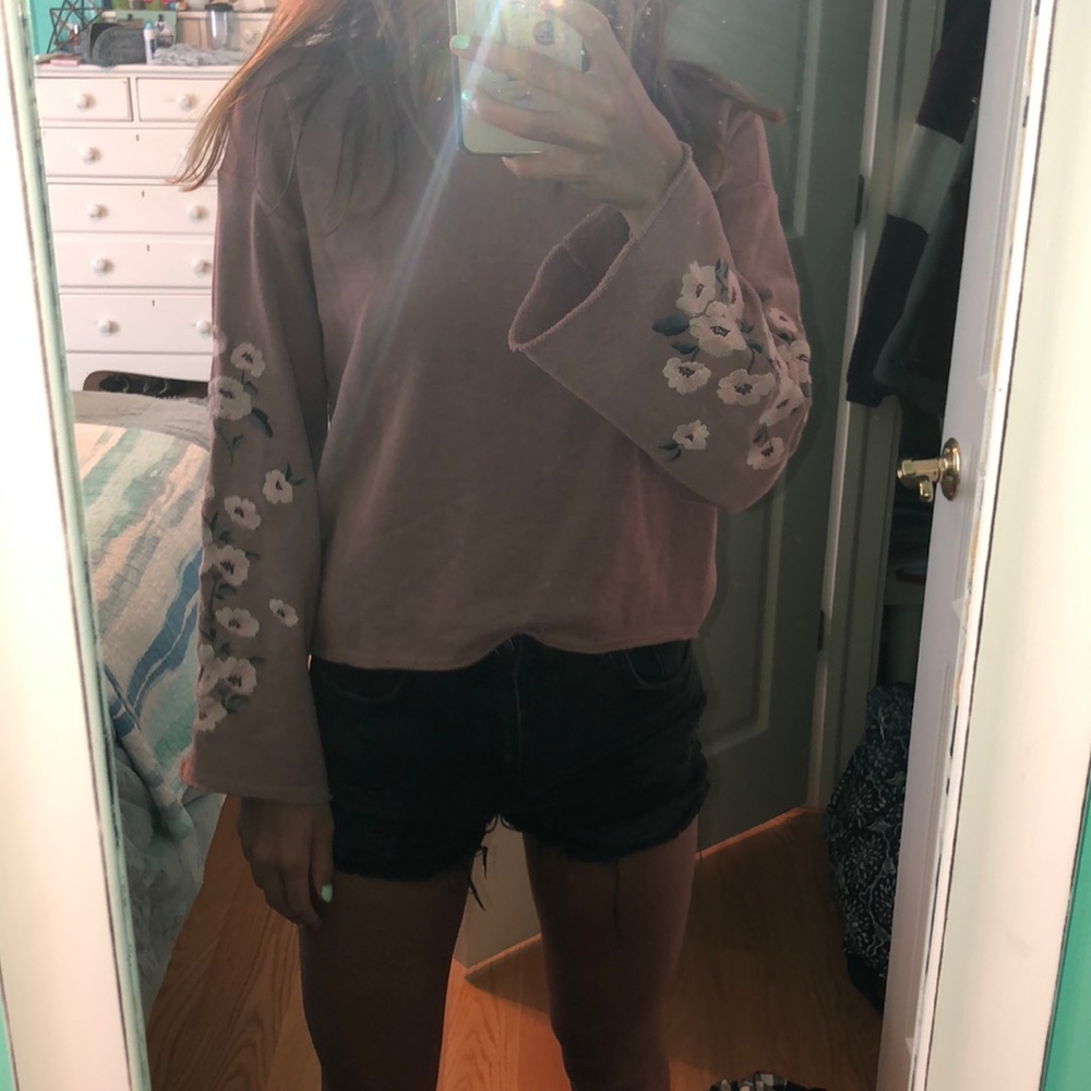 American Eagle flower shirt/sweatshirt